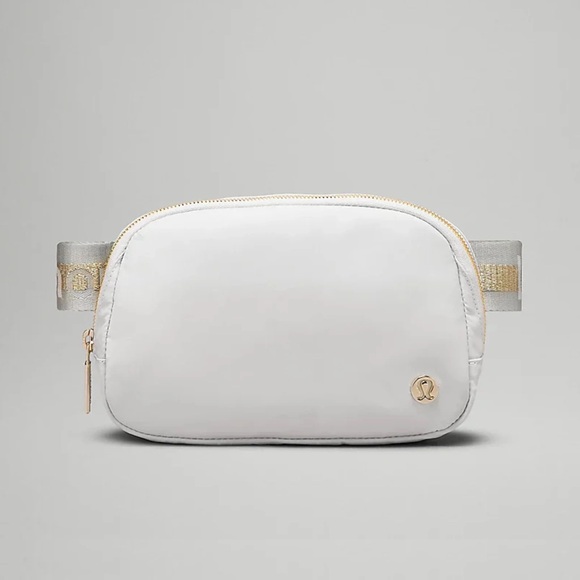 Lululemon EVERYWHERE BELT BAG VAPOR/GOLD/WHITE U9BHGS NEW - Picture 1 of 14